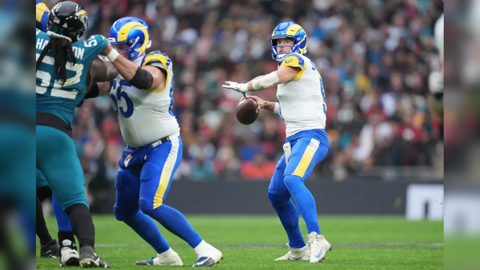 Rams quarterback Matthew Stafford prepares to throw against the Jacksonville Jaguars.